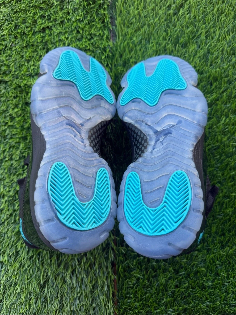 Size 7 Men’s And Women’s 8.5- Jordan Retro 11 Gamma Blue 2025